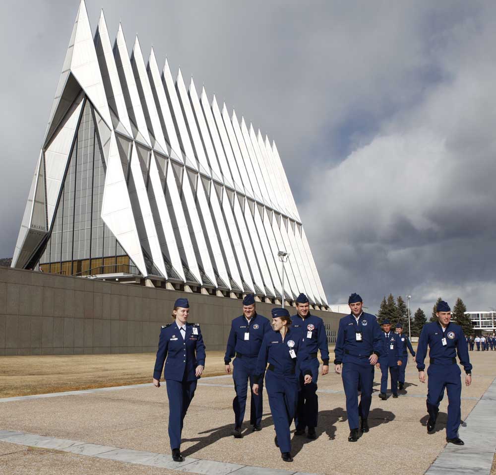 US Rep. Bentz nominates 16 Oregon students for service academies
