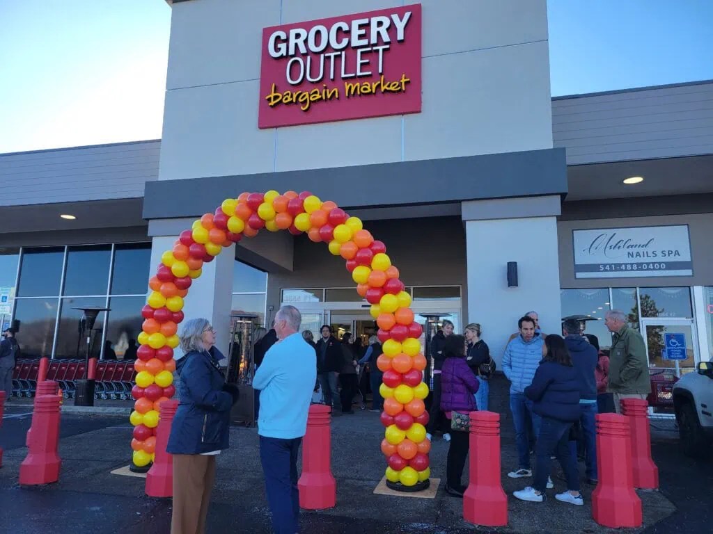 New Grocery Outlet opens in south Ashland