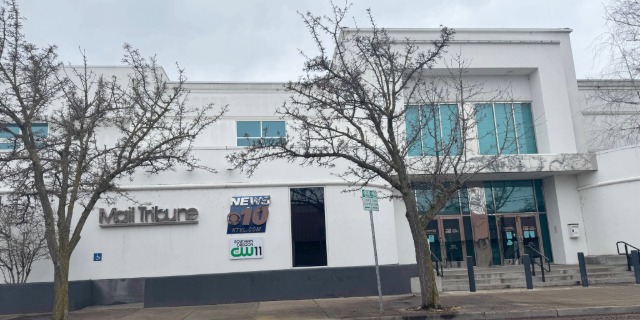 Oregon Center for Creative Learning purchasing Mail Tribune building 