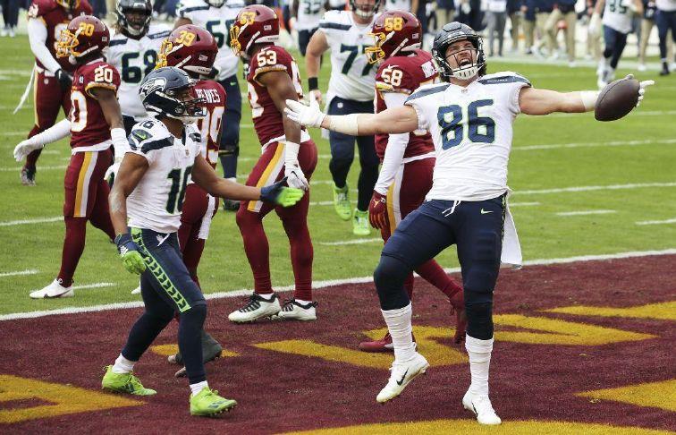 Bend's Hollister, a former Seahawk and Patriot, is rooting for both